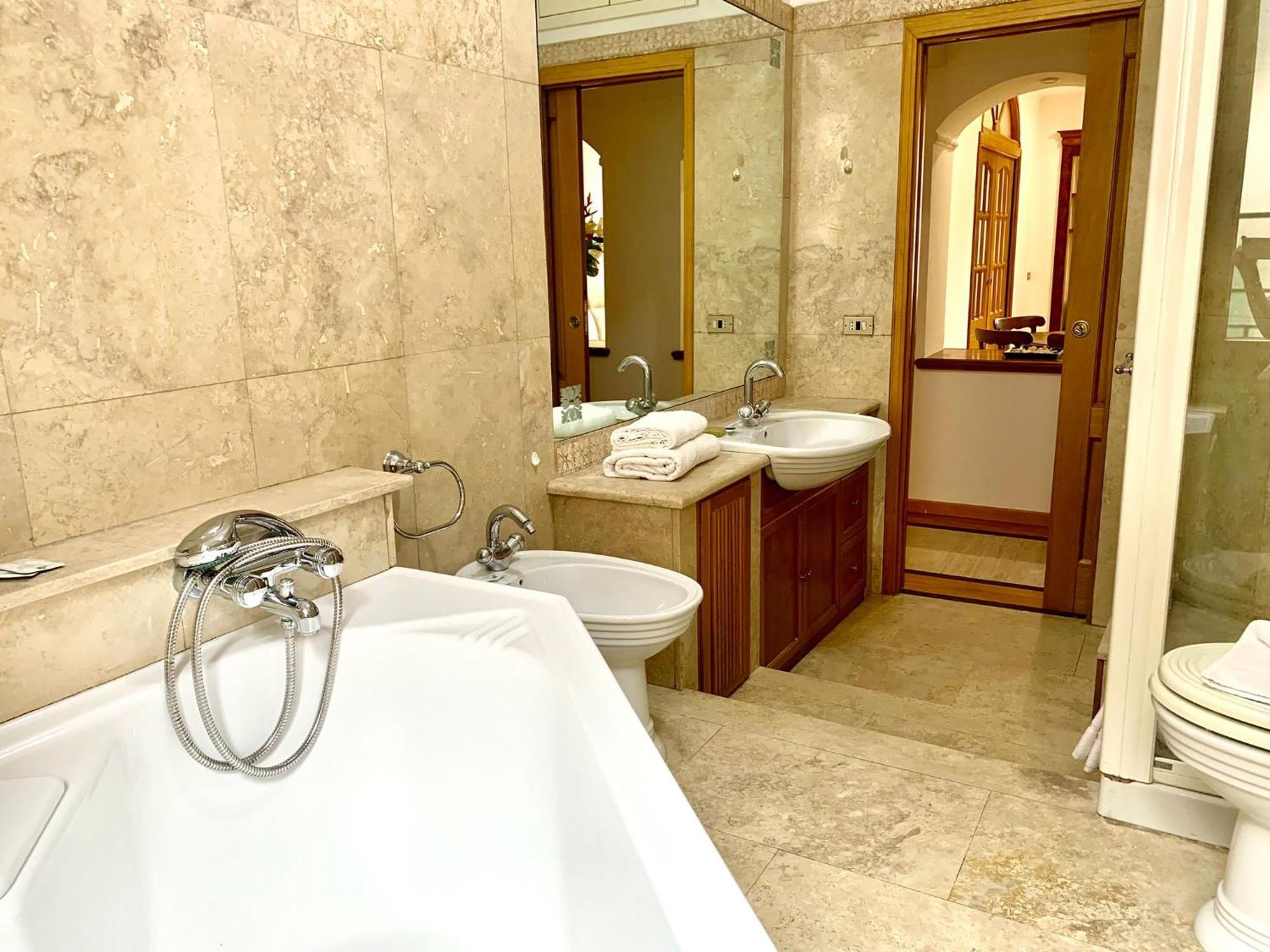 Colosseo Prestige Apartment Rome Luaran gambar